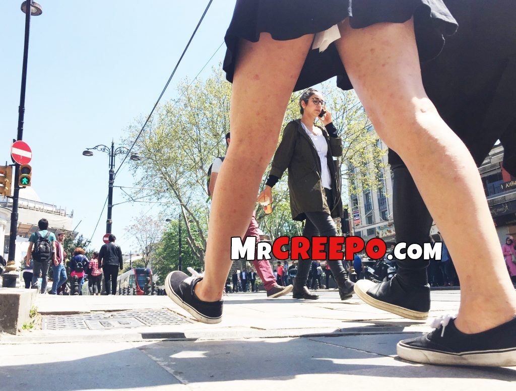 Young girl got a tissue sticking out of panties and it's seen in her upskirt